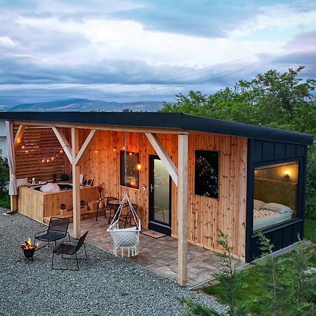 Kubiq Transalpina Villa Petresti Exteriör bild