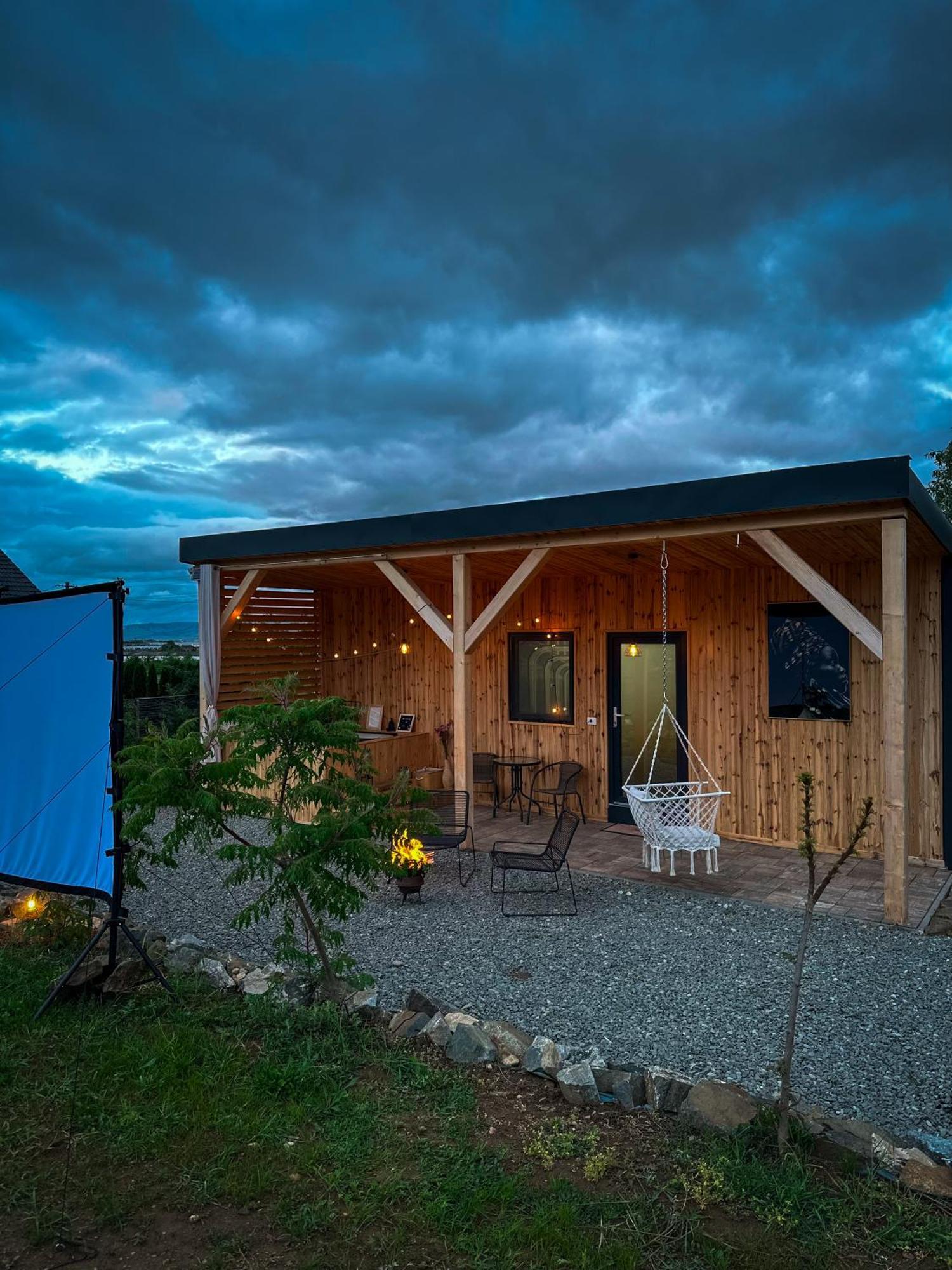 Kubiq Transalpina Villa Petresti Exteriör bild