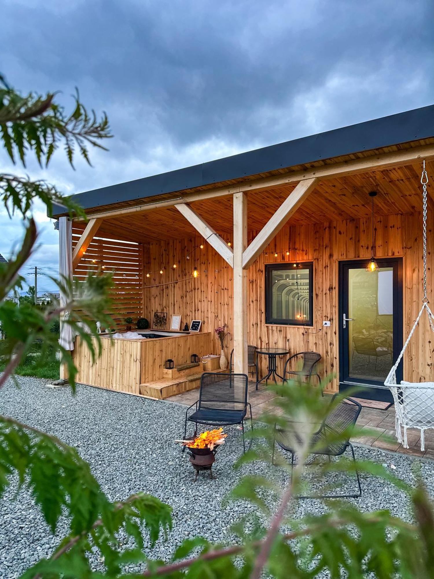 Kubiq Transalpina Villa Petresti Exteriör bild