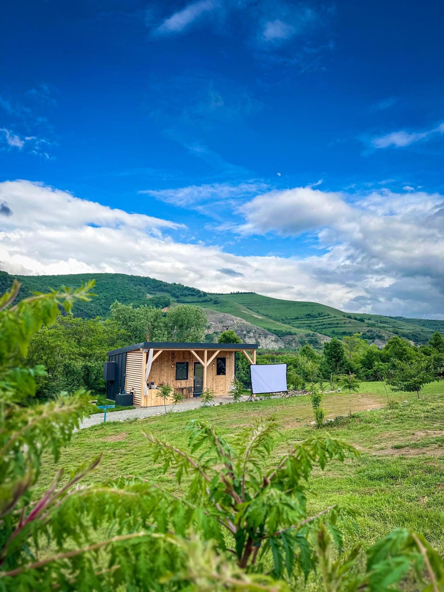 Kubiq Transalpina Villa Petresti Exteriör bild